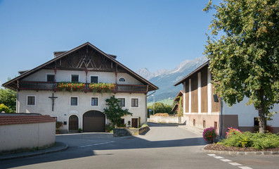 Fototapeta na wymiar Farmhouse in Hall in Tirol, Austria