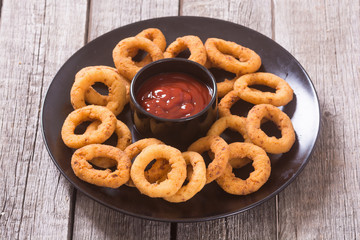 Crunchy fried onion rings and ketchup