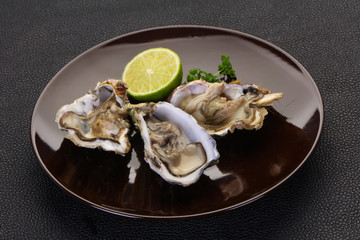 Oysters with lime and parsley