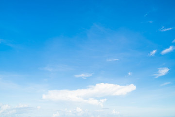 Obraz premium Blue sky with cloud tropical area at Phuket Thailand.