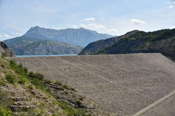 Lac et barrage de Serre-Pon&ccedil;on (Hautes-Alpes)