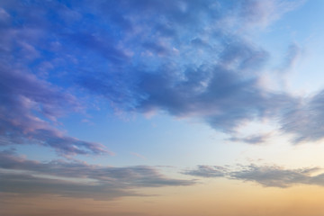 Obraz premium Sunny clouds on a summer day. Bright sunny day.