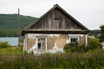 Obraz premium Old wooden house in a real Russian village. Real Russia
