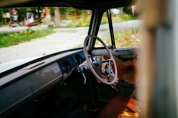 古い車