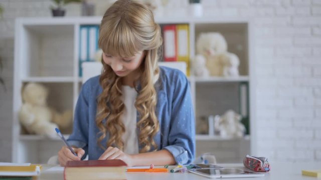 Cute girl draws with colored felt-tip pens. girl chooses pen color 4K