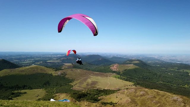 Vol de parapentes au sommet du Puy de D&ocirc;me