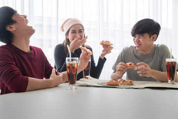 Group of friends eating pizza.