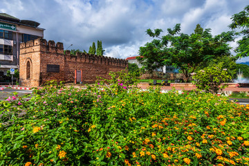 Fototapeta premium CHIANG MAI, THAILAND - Augustr 6, 2019:Chiang Mai Gate old city ancient wall and moat (chang phuak gate) in Chiang Mai Northern Thailand.