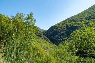 Fototapeta na wymiar Lungo il sentiero 168 Gola di Jana nelle Marche
