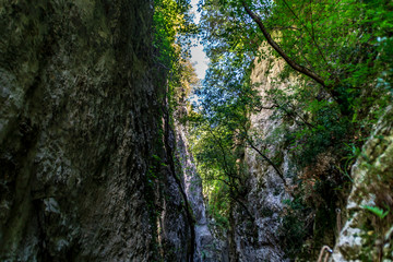 Gola di Jana nel sentiero 168 a Braccano nelle Marche