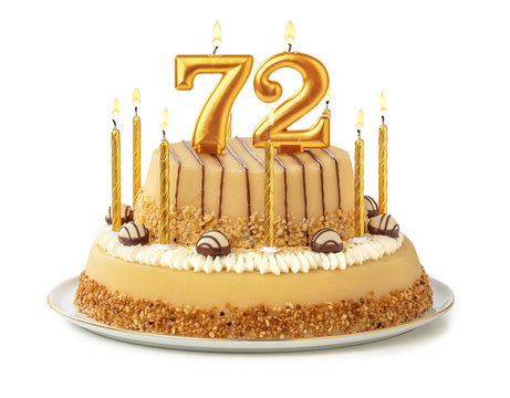 Festliche Torte mit goldenen Kerzen - Nummer 72