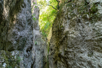 Gola di Jana nel sentiero 168 a Braccano nelle Marche