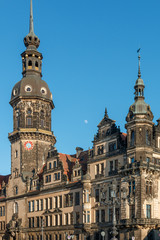 Fototapeta na wymiar Hausmannsturm und Residenzschloss in Dresden