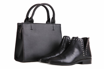 Naklejka premium black handbag and black autumn boots