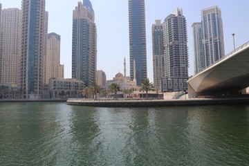Fototapeta premium Mosquée à la marina de Dubaï, Émirats arabes unis