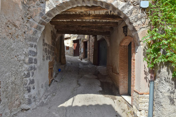 Fototapeta na wymiar Tourist trip to the medieval town of Caiazzo in Italy
