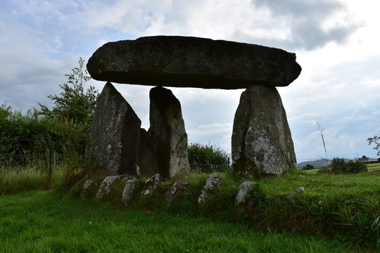 Megality  Ballykeel Dolmen and Cairn