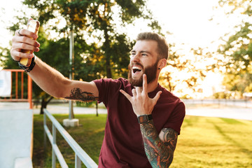 Obraz premium Handsome young man dressed in casual clothing
