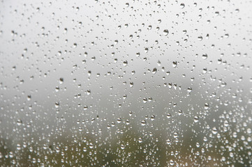 Pluie sur une vitre