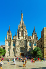 Fototapeta premium Cathedral of Barcelona on sunny day