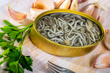 Preserves of eel fry in garlic brine