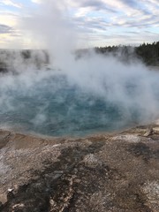 old faithful geyser in yellowstone national park