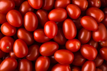 Fototapeta na wymiar Delicious red tomatoes. can be used as background