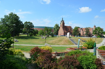 Miato Lubin, widok na kościół i błonia, Polska