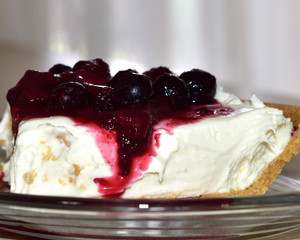 cheesecake with berries