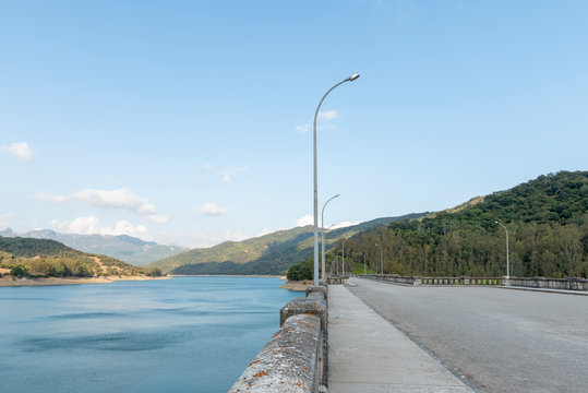 Embalse de los Hurones en la provincia de C&aacute;diz, Andaluc&iacute;a, Espa&ntilde;a.