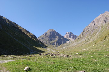 Fototapeta na wymiar Paysage des Alpes en direction de la Pierra Menta