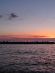 Fototapeta na wymiar sunset over Lake Erie Beach 