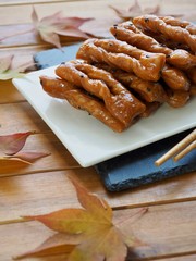 한국의 전통과자 약과와 단풍잎, 한과 