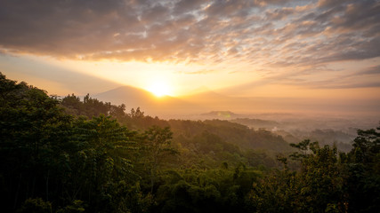 Fototapeta na wymiar beautiful sunrise on the mountain