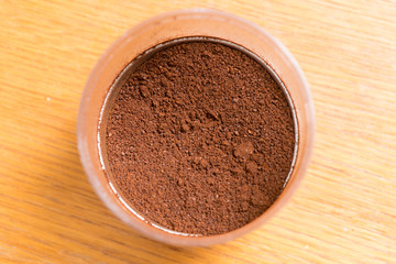 Coffee beans are ground into coffee powder by a grinder．