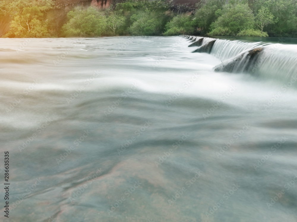 Sticker water flow pass the weir