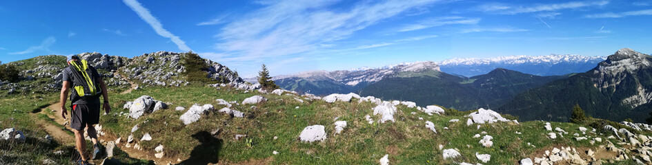 Fototapeta na wymiar panorama - vallée de chartreuse