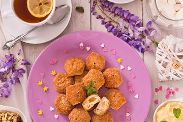 Puff pastries with custard cream. 