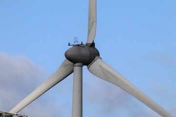 Eoliennes à 3 pales dans la commune de Saint Caradec - Côtes d'Armor - Bretagne - France