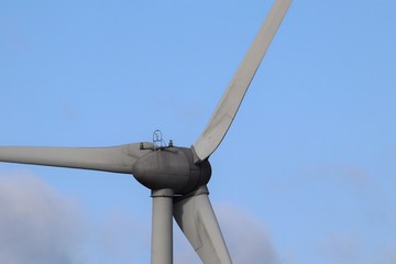 Eoliennes à 3 pales dans la commune de Saint Caradec - Côtes d'Armor - Bretagne - France