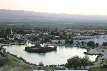 Obraz premium Natural travertine pools and terraces in Pamukkale. Cotton castle in southwestern Turkey,