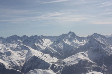 Fototapeta na wymiar Les 2 Alpes depuis le pic Blanc - Massif de l'Oisans