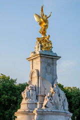 Fototapeta na wymiar Queen Victoria Monument Buckingham Palace London England