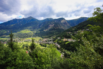 Fototapeta na wymiar bad gastein - spa town in austrian alps, the high tauern mountains