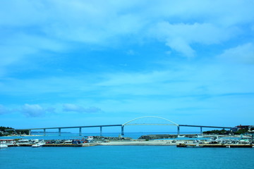 瀬底大橋（沖縄県）