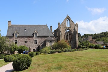 Fototapeta na wymiar Abbaye de Beauport dans la ville de Paimpol - Département des Côtes d'Armor - Bretagne - France