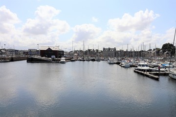 Naklejka premium Port de plaisance dans la ville de Paimpol - Département des Côtes d'Armor - Bretagne - France