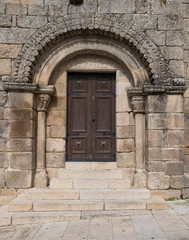 Fototapeta na wymiar Puerta oeste de la iglesia romanica de San Benito de Allariz. Ourense, Galicia. España.