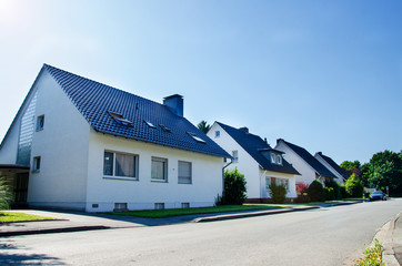 Fototapeta Street in a residential area with cottages obraz