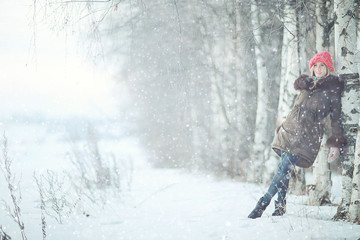 Fototapeta na wymiar smiling young woman winter cold day nature